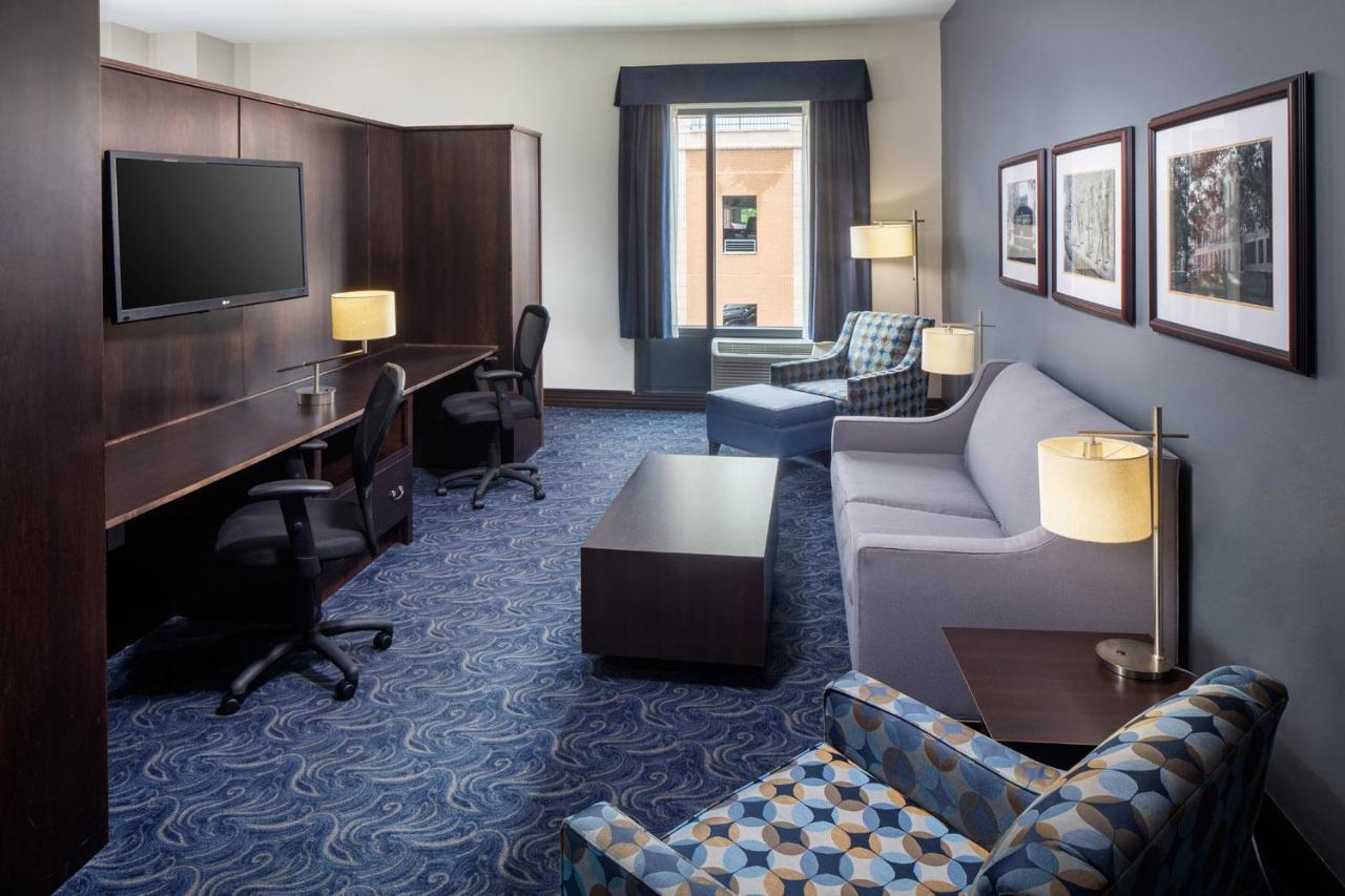 State And Conference Center Hotel