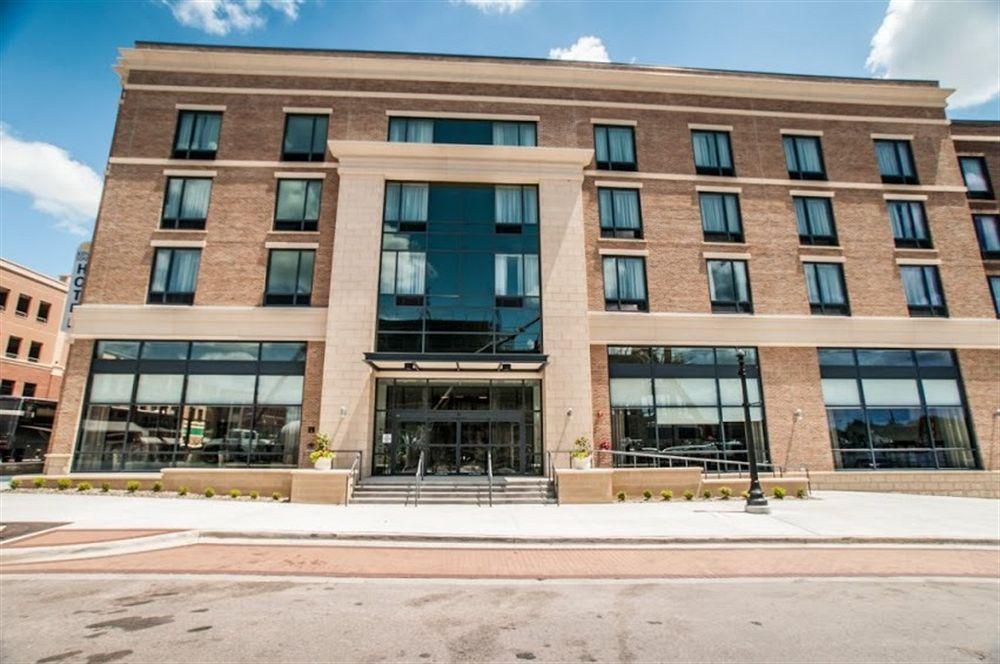 State And Conference Center 4*